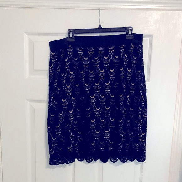 Ann Taylor Dresses & Skirts - Ann Taylor black & Tan lace skirt elastic waist